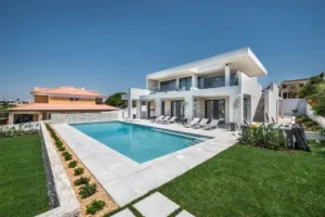 Captivating Modern Villa with Private Pool and Vista Views from VILLAWAY®