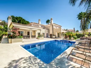 Breathtakingly Beautiful 5Bedroom Villa with Pool and Tropical Gardens from VILLAWAY®