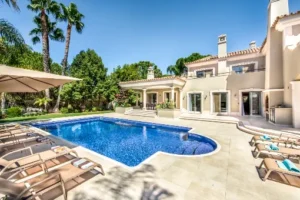 Breathtakingly Beautiful 5Bedroom Villa with Pool and Tropical Gardens from VILLAWAY®